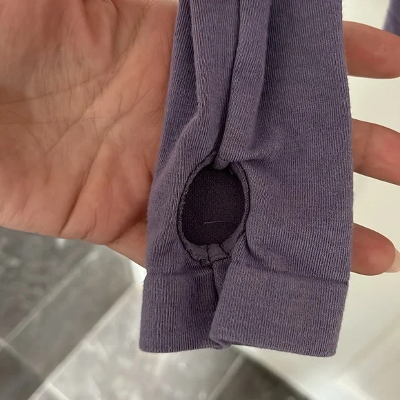 Women’s xs/s purple work out attire hoodie with cut out thumb holes - Picture 3 of 3